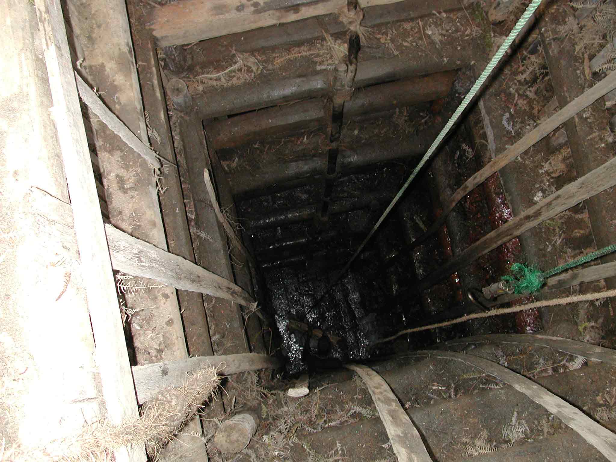Minenschacht ca.8 Meter Tiefe